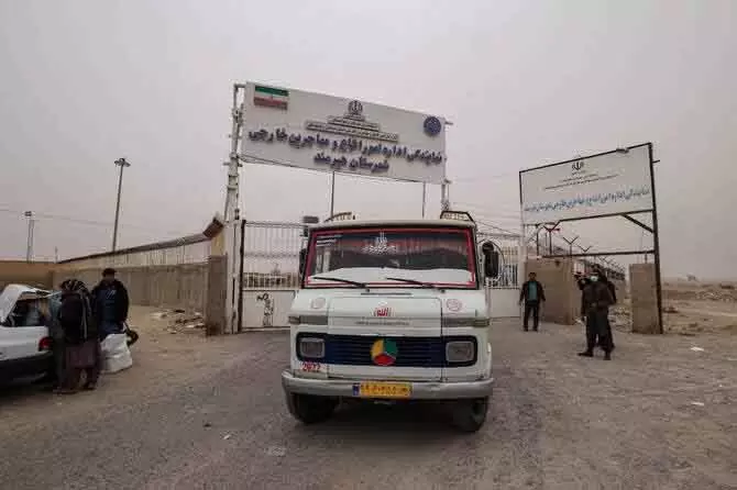 Iranian सीमा पर बड़ा हादसा, अवैध रूप से घुसने की कोशिश में 3 अफगान नागरिकों की ठंड से मौत Iranian सीमा पर बड़ा हादसा, अवैध रूप से घुसने की कोशिश में 3 अफगान नागरिकों की ठंड से मौत