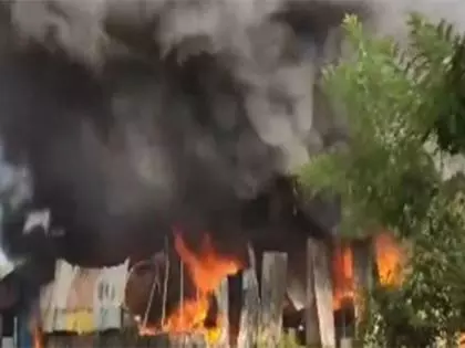 Kerala: कन्नूर के थलास्सेरी में प्लास्टिक फैक्ट्री में भीषण आग Kerala: कन्नूर के थलास्सेरी में प्लास्टिक फैक्ट्री में भीषण आग