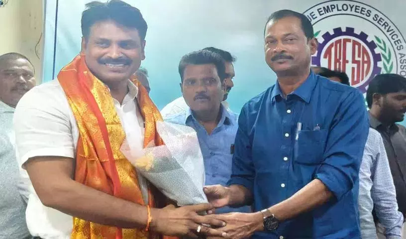 री प्रसाद को खम्मम TESRA के महासचिव के रूप में नियुक्त किया गया री प्रसाद को खम्मम TESRA के महासचिव के रूप में नियुक्त किया गया