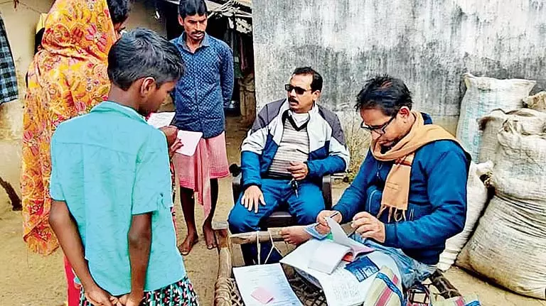 स्कूल छोड़ने वालों को रोकने के लिए Teacher आपके द्वार पहल स्कूल छोड़ने वालों को रोकने के लिए Teacher आपके द्वार पहल