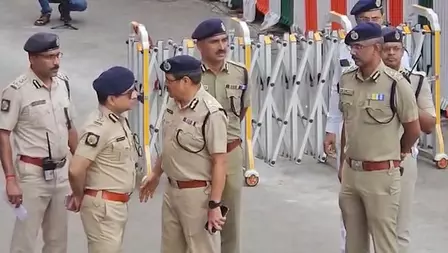 बांग्लादेश में दीपू चंद्र की हत्या के बाद सोशल मीडिया यूजर्स को पश्चिम बंगाल पुलिस की चेतावनी बांग्लादेश में दीपू चंद्र की हत्या के बाद सोशल मीडिया यूजर्स को पश्चिम बंगाल पुलिस की चेतावनी