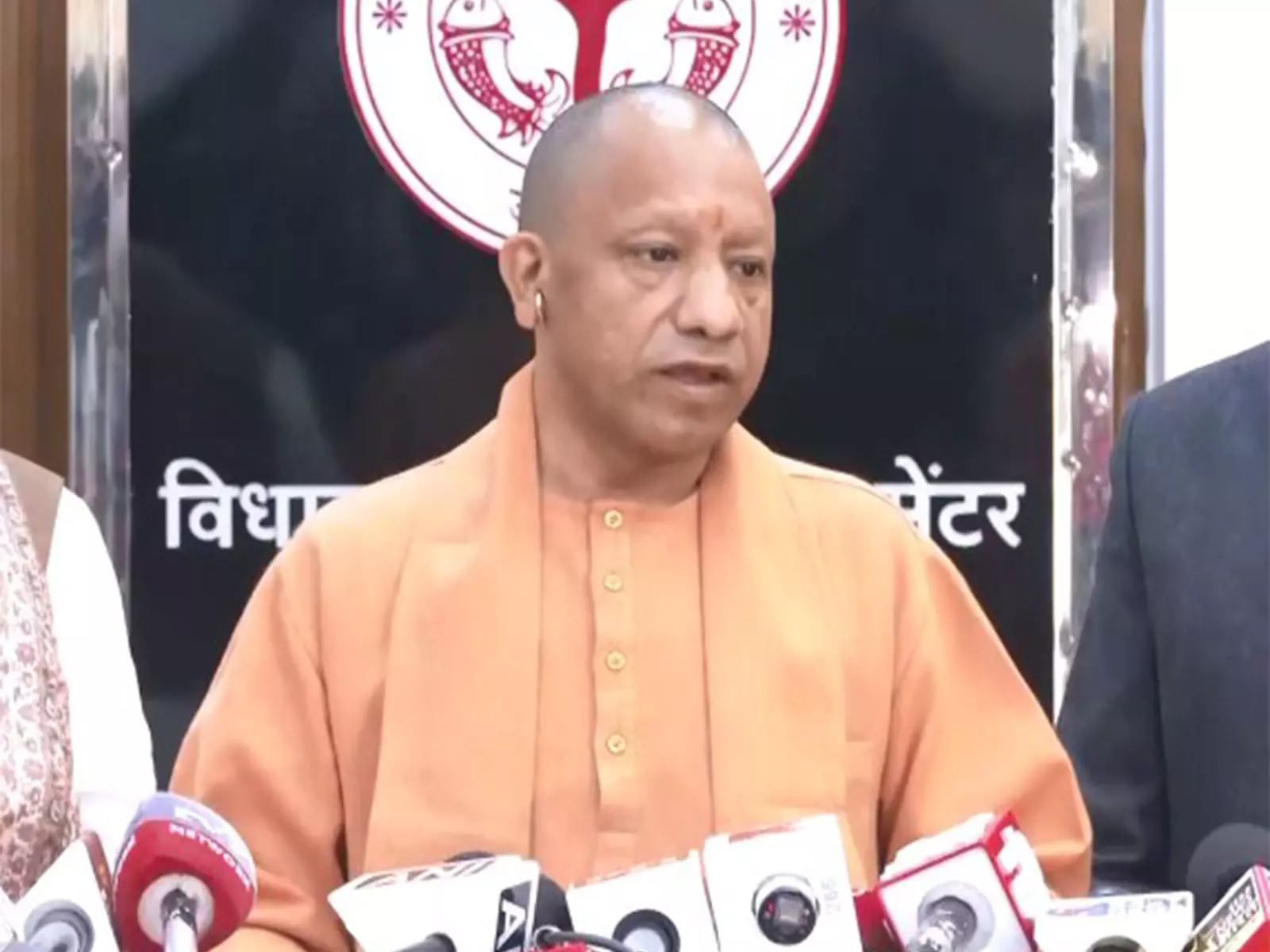 अटल जी की जयंती पर प्रधानमंत्री राष्ट्र प्रेरणा स्थल राष्ट्र को समर्पित करेंगे: CM योगी आदित्यनाथ अटल जी की जयंती पर प्रधानमंत्री राष्ट्र प्रेरणा स्थल राष्ट्र को समर्पित करेंगे: CM योगी आदित्यनाथ
