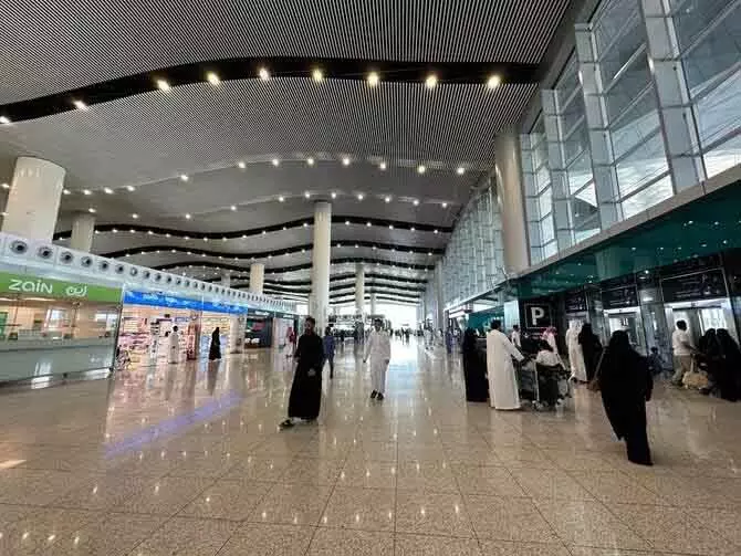 Riyadh एयरपोर्ट पर ऑपरेशन सामान्य: 200 फ्लाइट्स प्रभावित होने के बाद सेवाएं पूरी तरह बहाल Riyadh एयरपोर्ट पर ऑपरेशन सामान्य: 200 फ्लाइट्स प्रभावित होने के बाद सेवाएं पूरी तरह बहाल