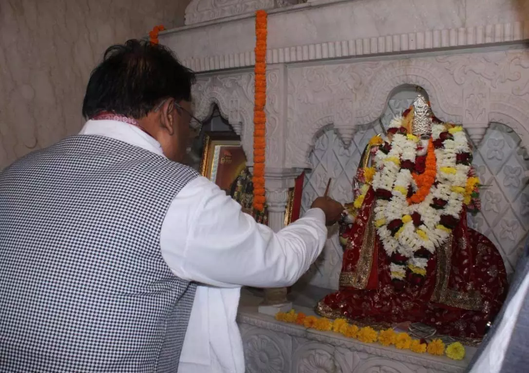 मुख्यमंत्री विष्णुदेव साय और गुरु खुशवंत साहेब ने सारंगढ़ दुर्गा मंदिर में की पूजा अर्चना मुख्यमंत्री विष्णुदेव साय और गुरु खुशवंत साहेब ने सारंगढ़ दुर्गा मंदिर में की पूजा अर्चना