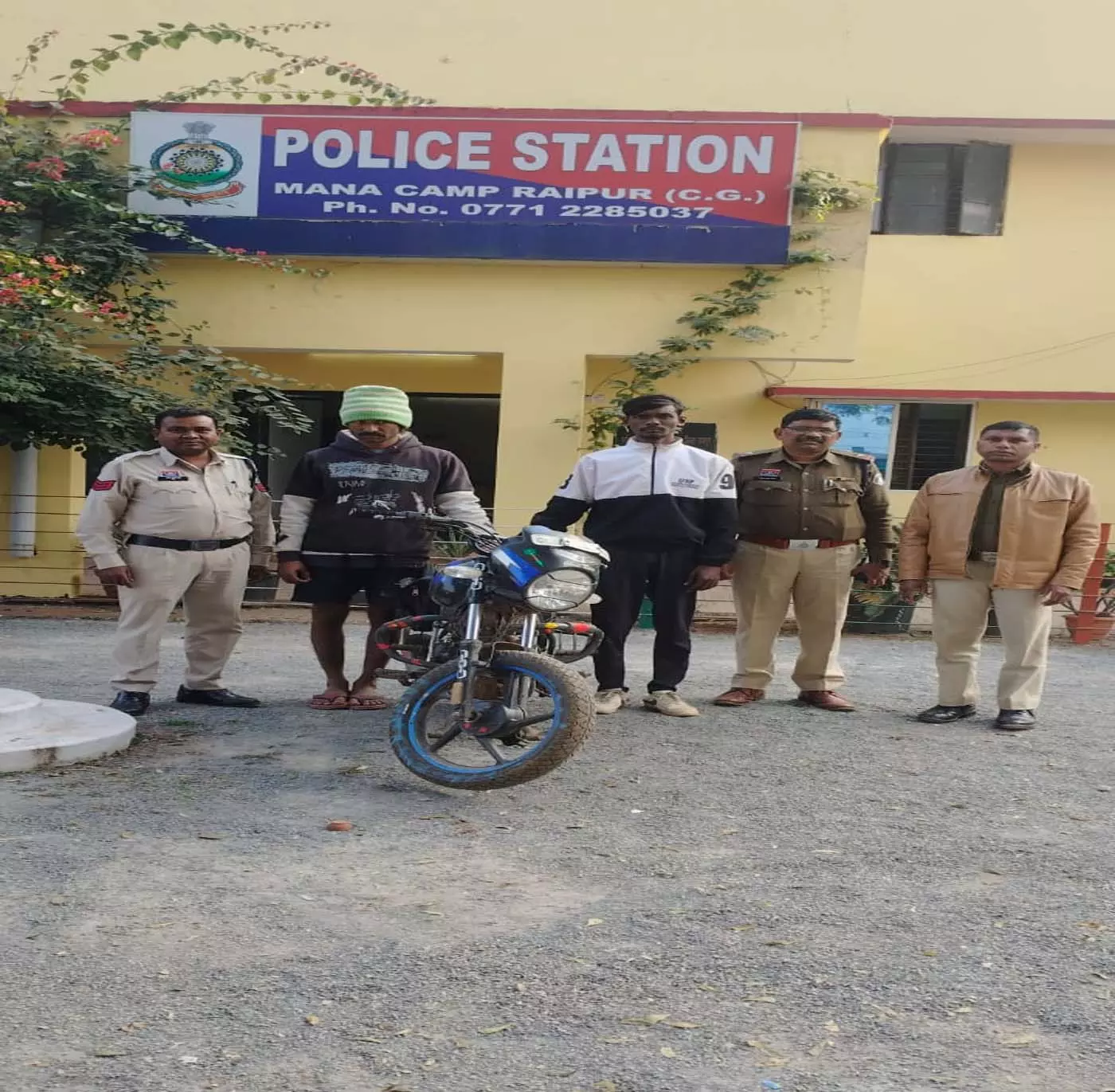माना बाईपास लूटकांड का खुलासा, हिस्ट्रीशीटर सहित दो आरोपी गिरफ्तार माना बाईपास लूटकांड का खुलासा, हिस्ट्रीशीटर सहित दो आरोपी गिरफ्तार