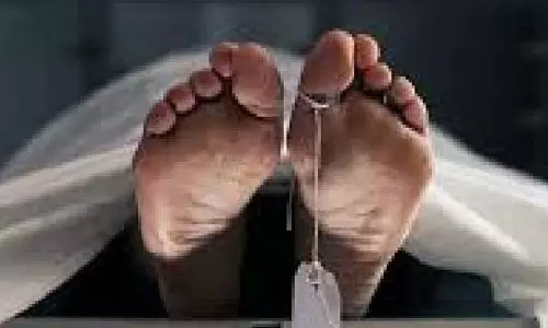 टीचर की लाश रिटायर्ड एसआई के घर में मिली, गोली मारकर हत्या की आशंका टीचर की लाश रिटायर्ड एसआई के घर में मिली, गोली मारकर हत्या की आशंका