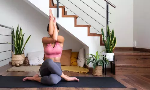 Yoga Tips: दफ्तर के कर्मचारी जरूर करें ये योगासन, कंधों का दर्द होगा गायब Yoga Tips: दफ्तर के कर्मचारी जरूर करें ये योगासन, कंधों का दर्द होगा गायब