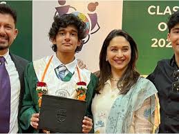 Madhuri Dixit ने बताया कि उनके बेटों ने कॉलेज जाने तक उनकी फिल्में नहीं देखी थीं