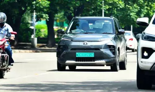 शहर में 1 लाख से ज़्यादा EV रजिस्टर्ड, जल्द ही नई पॉलिसी आएगी: परिवहन मंत्री शहर में 1 लाख से ज़्यादा EV रजिस्टर्ड, जल्द ही नई पॉलिसी आएगी: परिवहन मंत्री