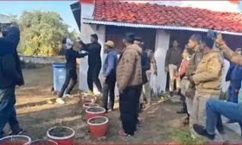 Jabalpur: क्रिसमस सेलिब्रेशन में धर्मांतरण के शक पर बवाल Jabalpur: क्रिसमस सेलिब्रेशन में धर्मांतरण के शक पर बवाल