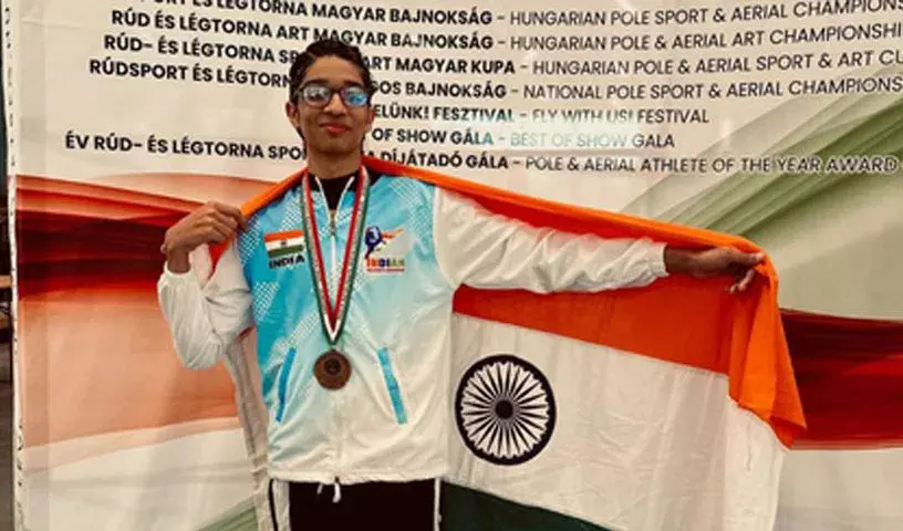Veer गहरोत्रा ने पोल और एरियल स्पोर्ट्स वर्ल्ड चैंपियनशिप में भारत का पहला गोल्ड जीता Veer गहरोत्रा ने पोल और एरियल स्पोर्ट्स वर्ल्ड चैंपियनशिप में भारत का पहला गोल्ड जीता