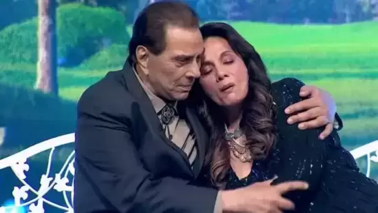Mumtaz ने खुलासा किया कि उन्होंने धर्मेंद्र के साथ इंडियन आइडल में आने के लिए ₹20 लाख चार्ज किए Mumtaz ने खुलासा किया कि उन्होंने धर्मेंद्र के साथ इंडियन आइडल में आने के लिए ₹20 लाख चार्ज किए