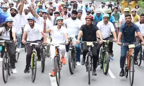 संडे ऑन साइकिल की पहली वर्षगांठ, डॉ. मनसुख मांडविया ने साइकिल चलाकर फिट रहने का दिया संदेश संडे ऑन साइकिल की पहली वर्षगांठ, डॉ. मनसुख मांडविया ने साइकिल चलाकर फिट रहने का दिया संदेश