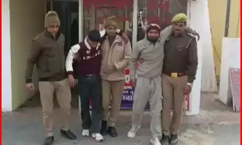 हथकड़ी में रील बनाकर रीलबाजों ने मचाया हड़कंप, अब गिरफ्तारी के बाद हालत खराब हथकड़ी में रील बनाकर रीलबाजों ने मचाया हड़कंप, अब गिरफ्तारी के बाद हालत खराब