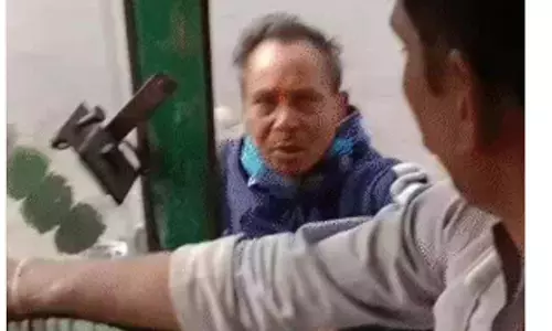 Rewa: दलाल की गुंडागर्दी पड़ी भारी, ट्रक ड्राइवर ने 5 KM तक लटकाए रखा Rewa: दलाल की गुंडागर्दी पड़ी भारी, ट्रक ड्राइवर ने 5 KM तक लटकाए रखा