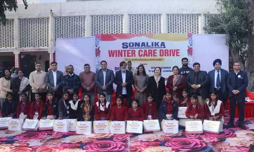 Sonalika ने विंटर केयर ड्राइव शुरू की, छात्रों को गर्म कपड़े बांटे Sonalika ने विंटर केयर ड्राइव शुरू की, छात्रों को गर्म कपड़े बांटे