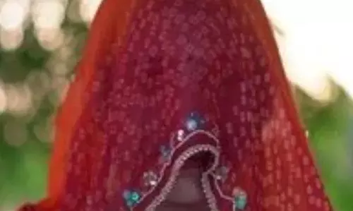 सास ने पोते संग संबंध बनाने बहू पर डाला दबाव, थाने में FIR दर्ज सास ने पोते संग संबंध बनाने बहू पर डाला दबाव, थाने में FIR दर्ज