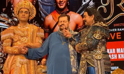 Ashutosh Rana ने नितिन मुकेश की स्टेज परफॉर्मेंस की तारीफ की Ashutosh Rana ने नितिन मुकेश की स्टेज परफॉर्मेंस की तारीफ की