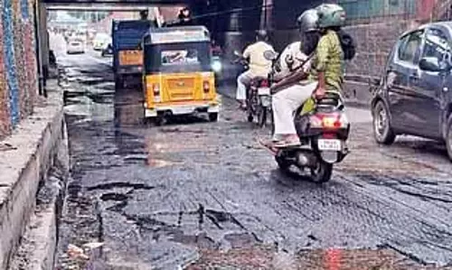 South Chennai में चार प्रमुख सबवे में सीवेज के जमाव से बदबू आ रही है South Chennai में चार प्रमुख सबवे में सीवेज के जमाव से बदबू आ रही है