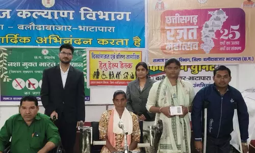 कलेक्टर ने दिव्यांगजनों को किया सहायक उपकरण वितरित