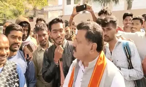 गृहमंत्री विजय शर्मा से मिले आरक्षक भर्ती के सैकड़ों अभ्यर्थी गृहमंत्री विजय शर्मा से मिले आरक्षक भर्ती के सैकड़ों अभ्यर्थी
