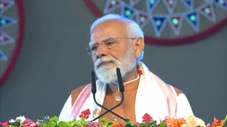 Assam: पीएम मोदी ने ब्रह्मपुत्र क्रूज पर छात्रों से बातचीत की Assam: पीएम मोदी ने ब्रह्मपुत्र क्रूज पर छात्रों से बातचीत की