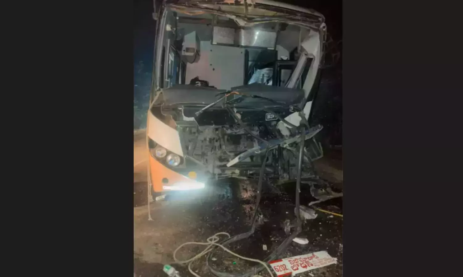 Khammam आरटीसी बस और लॉरी की टक्कर में एक की मौत, 36 घायल Khammam आरटीसी बस और लॉरी की टक्कर में एक की मौत, 36 घायल