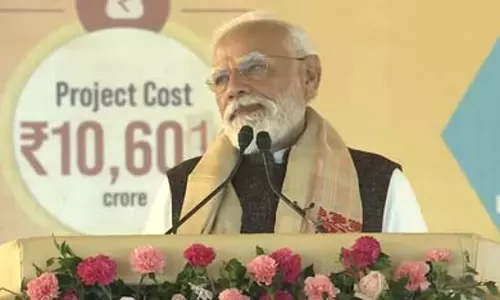 कांग्रेस पार्टी ने हमेशा असम और नॉर्थ-ईस्ट के विकास का विरोध किया : PM मोदी कांग्रेस पार्टी ने हमेशा असम और नॉर्थ-ईस्ट के विकास का विरोध किया : PM मोदी