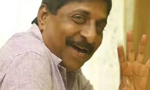 फिल्म जगत ने मलयालम निर्माता श्रीनिवासन के निधन पर शोक व्यक्त किया