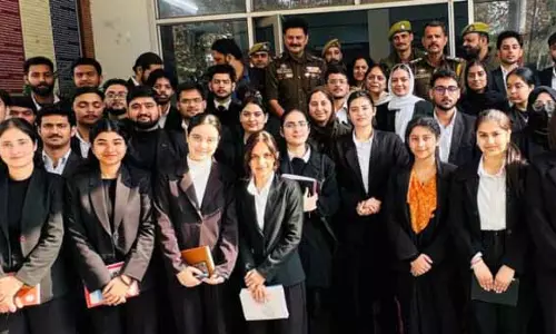 JU Law School के छात्रों ने गांधीनगर पुलिस स्टेशन में प्रैक्टिकल जानकारी हासिल की JU Law School के छात्रों ने गांधीनगर पुलिस स्टेशन में प्रैक्टिकल जानकारी हासिल की