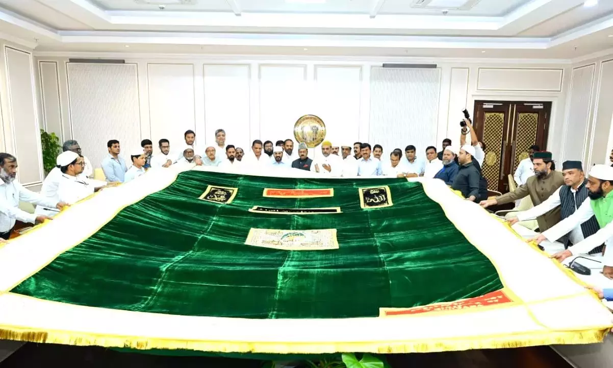 Telangana : रेवंत रेड्डी ने अजमेर की दरगाह के लिए चादर चढ़ाई Telangana : रेवंत रेड्डी ने अजमेर की दरगाह के लिए चादर चढ़ाई