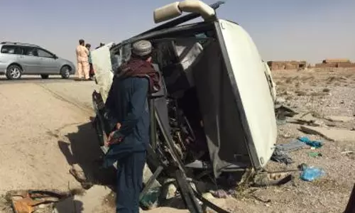 Afghanistan के बघलान में बस पलटने से पांच लोगों की मौत, 44 घायल