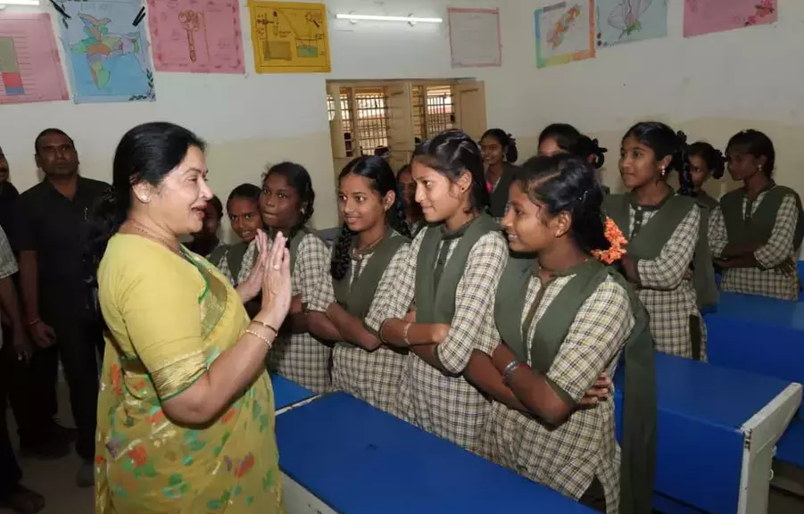 Andhra : सफाई शिक्षा जितनी ही महत्वपूर्ण है विधायक प्रशांति रेड्डी Andhra : सफाई शिक्षा जितनी ही महत्वपूर्ण है विधायक प्रशांति रेड्डी