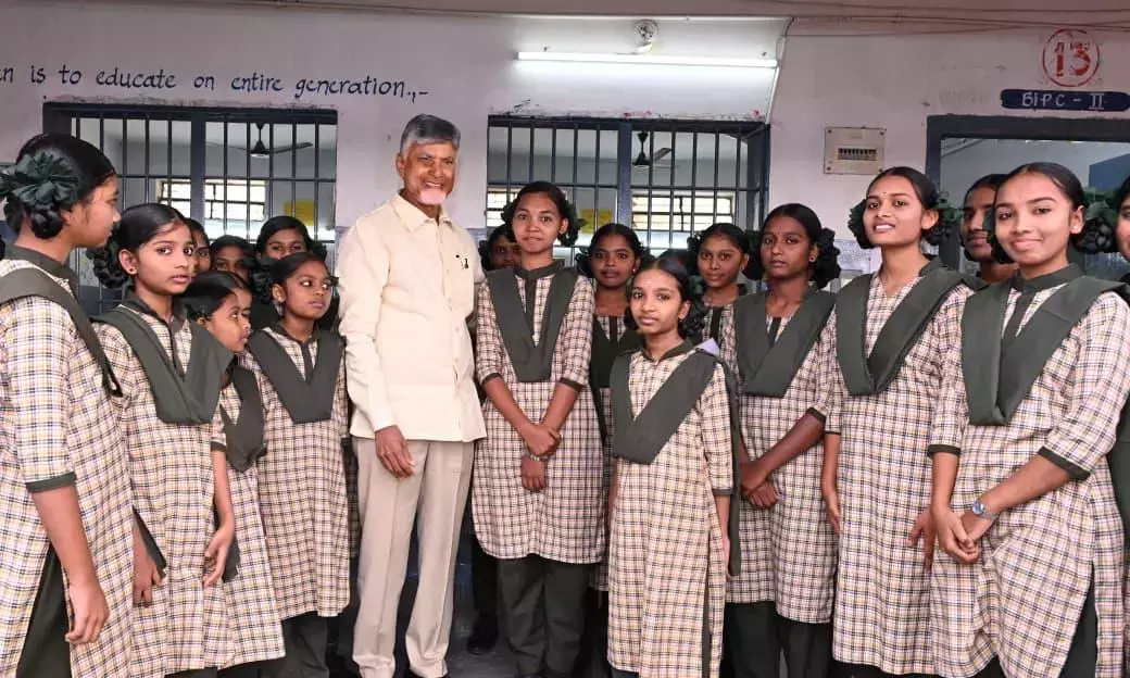 CM ने मुस्ताबू लॉन्च किया, अनाकापल्ली स्कूलों में स्वच्छता और अनुशासन बनाए