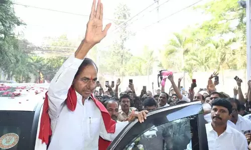 BRS प्रमुख केसीआर हैदराबाद में तेलंगाना भवन पहुंचे