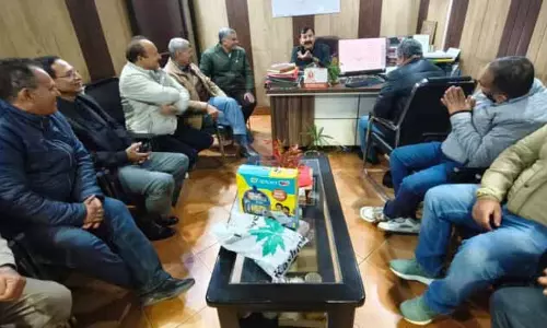 Arvind ने जनता दरबार लगाया, लोगों की समस्याएं सुनीं Arvind ने जनता दरबार लगाया, लोगों की समस्याएं सुनीं