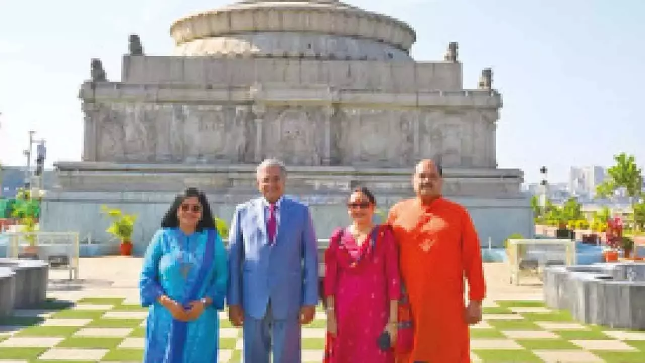 CEC ज्ञानेश कुमार ने हैदराबाद में हेरिटेज साइट्स का दौरा किया CEC ज्ञानेश कुमार ने हैदराबाद में हेरिटेज साइट्स का दौरा किया