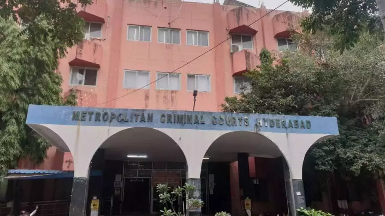 CM रेवंत कोर्ट में पेश हुए, अपने खिलाफ मामलों को रद्द करने की मांग की CM रेवंत कोर्ट में पेश हुए, अपने खिलाफ मामलों को रद्द करने की मांग की
