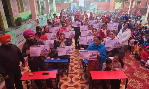 मेगा PTM में अटेंडेंस और बच्चे की भावनात्मक भलाई पर ज़ोर दिया गया मेगा PTM में अटेंडेंस और बच्चे की भावनात्मक भलाई पर ज़ोर दिया गया