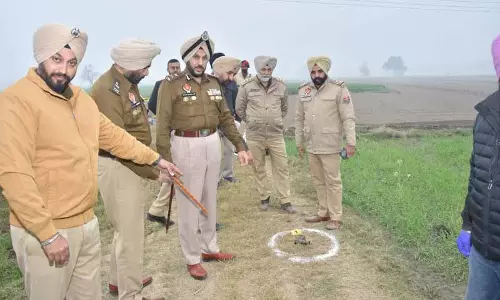 Amritsar में मुठभेड़ के बाद कोट खालसा डबल फायरिंग मामले के मुख्य आरोपी गिरफ्तार Amritsar में मुठभेड़ के बाद कोट खालसा डबल फायरिंग मामले के मुख्य आरोपी गिरफ्तार