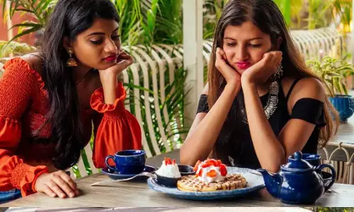 पार्टी के बाद कैसे रखें Diet बैलेंस, जानें सही प्लान पार्टी के बाद कैसे रखें Diet बैलेंस, जानें सही प्लान