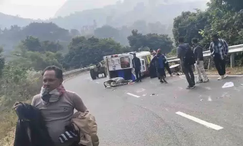 Gajapati में टूरिस्ट गाड़ी दुर्घटनाग्रस्त, 15 से ज़्यादा लोग घायल