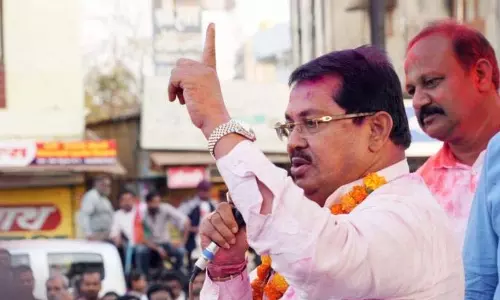 कांग्रेस जीती, बीजेपी के 5 विधायक होने के बावजूद चंद्रपुर में विजय वडेट्टीवार Kingmaker बने कांग्रेस जीती, बीजेपी के 5 विधायक होने के बावजूद चंद्रपुर में विजय वडेट्टीवार Kingmaker बने