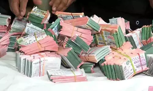 Rourkela में फर्जी लॉटरी रैकेट का भंडाफोड़, 4 गिरफ्तार 25 लाख रुपये जब्त Rourkela में फर्जी लॉटरी रैकेट का भंडाफोड़, 4 गिरफ्तार 25 लाख रुपये जब्त