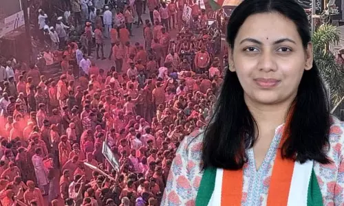 Daund Election 2025: दोनों ग्रुप्स ने सत्ता बांटी, NCP की दुर्गादेवी जगदाले मेयर बनीं। Daund Election 2025: दोनों ग्रुप्स ने सत्ता बांटी, NCP की दुर्गादेवी जगदाले मेयर बनीं।