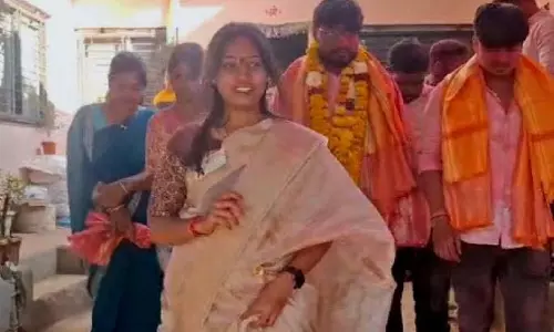 Paithan में एक टीचर की 22 साल की बेटी कॉर्पोरेटर बनी