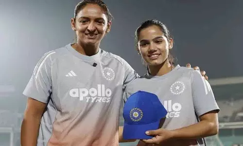 भारत ने फील्डिंग चुनी, वैष्णवी शर्मा ने T20 में डेब्यू किया भारत ने फील्डिंग चुनी, वैष्णवी शर्मा ने T20 में डेब्यू किया