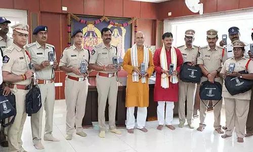 TTD ने श्रीवारी भक्तों की सुरक्षा के लिए पुलिस को 20 ब्रेथ एनालाइज़र दान किए
