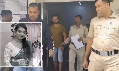 Barasat में गृहिणी की मौत के बाद ससुराल वाले लापता, पड़ोसियों में गुस्सा Barasat में गृहिणी की मौत के बाद ससुराल वाले लापता, पड़ोसियों में गुस्सा