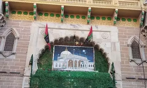 महरौली से पैदल चलकर अजमेर पहुंचे कलंदर, छड़ियों का जुलूस निकालकर दरगाह में की पेश